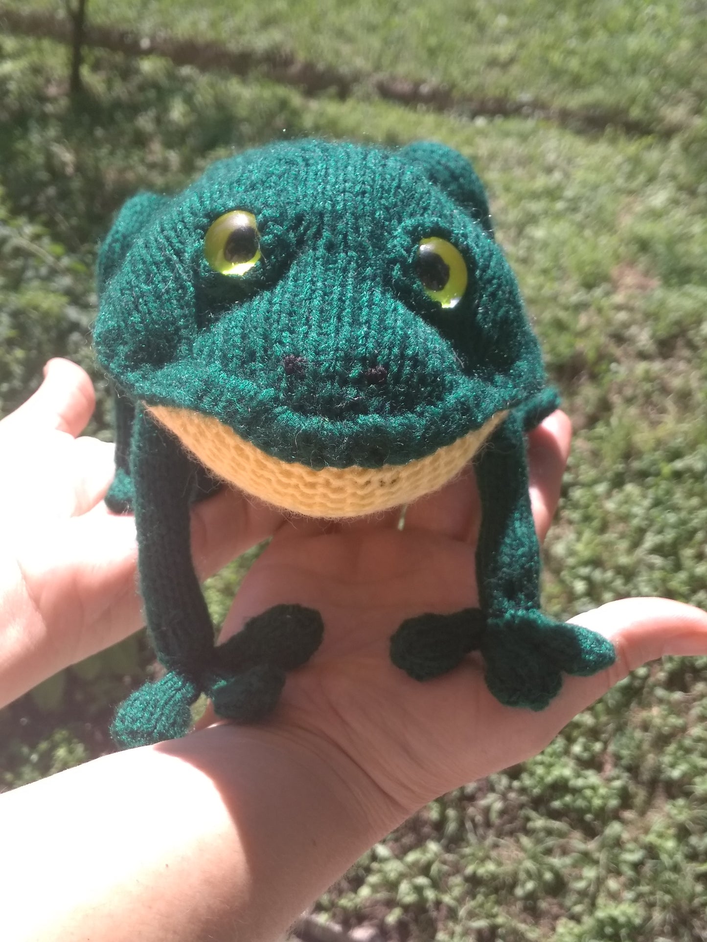 Green Lady Frog Plushie: Funny Swamp Frog Figurine
