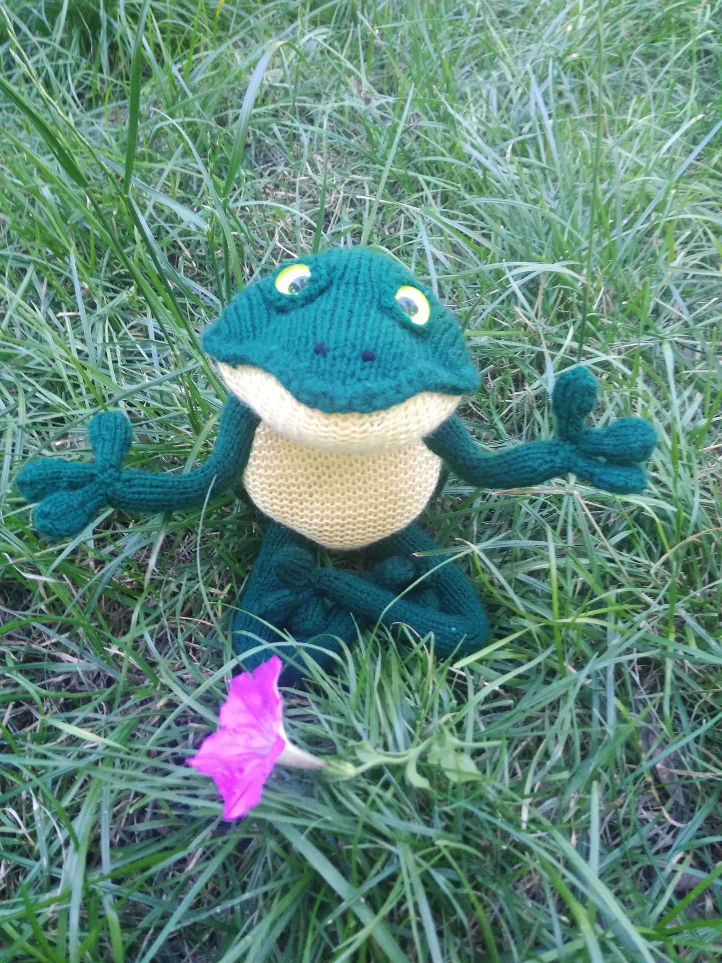 Green Lady Frog Plushie: Funny Swamp Frog Figurine
