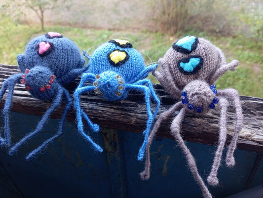 Spooky knitted spider decor