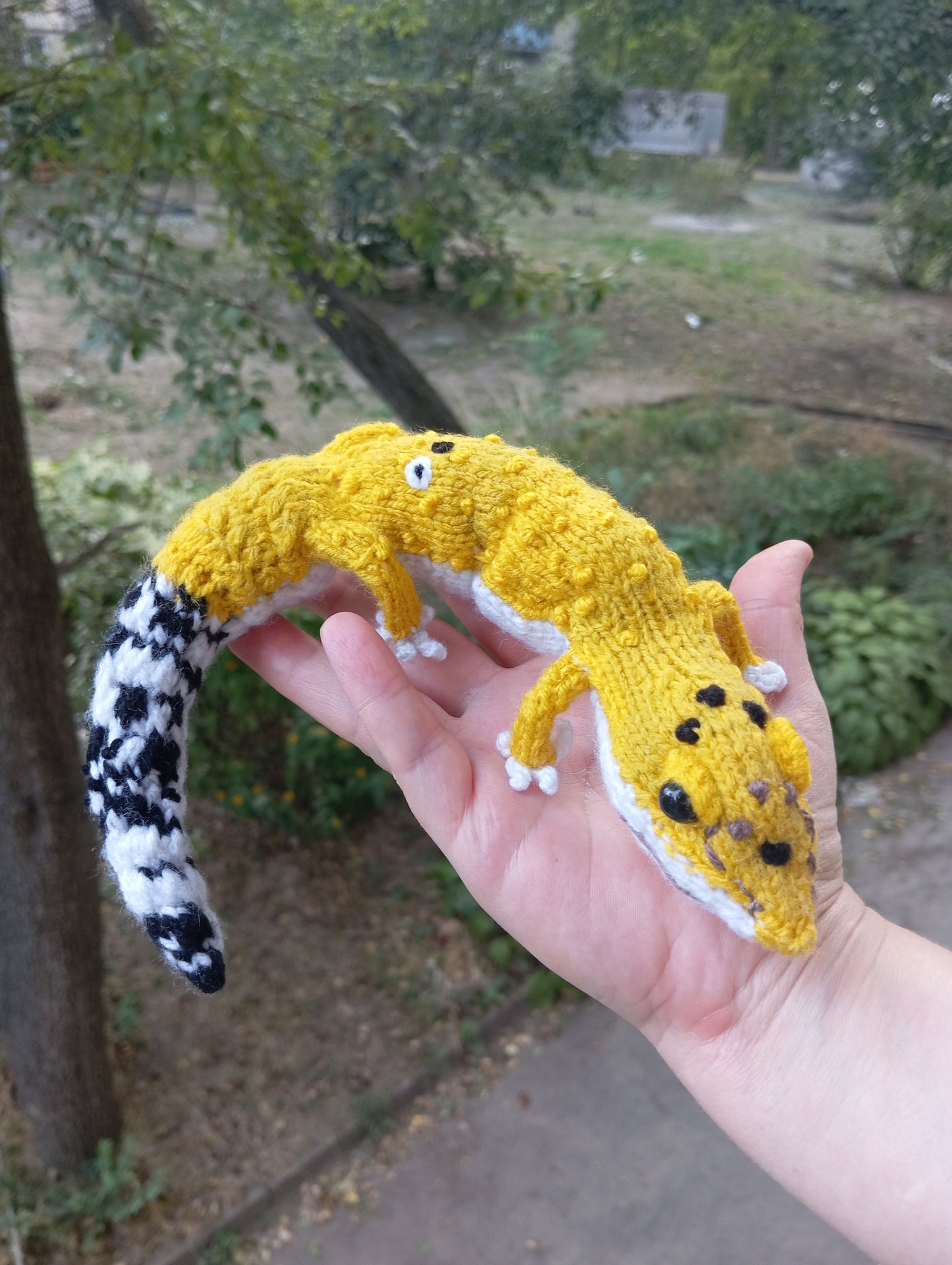 Adorable yellow gecko toy