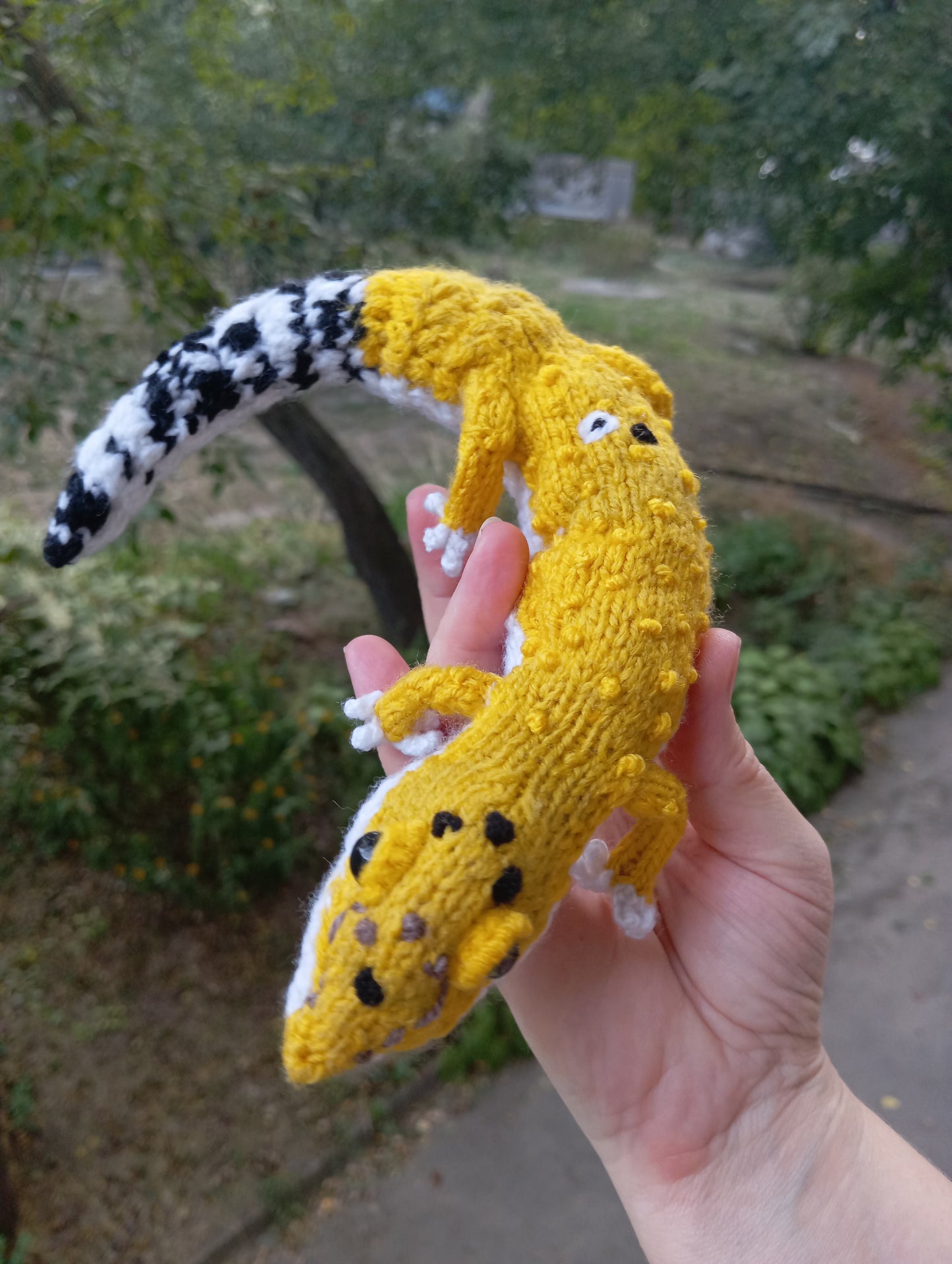 Adorable yellow gecko toy