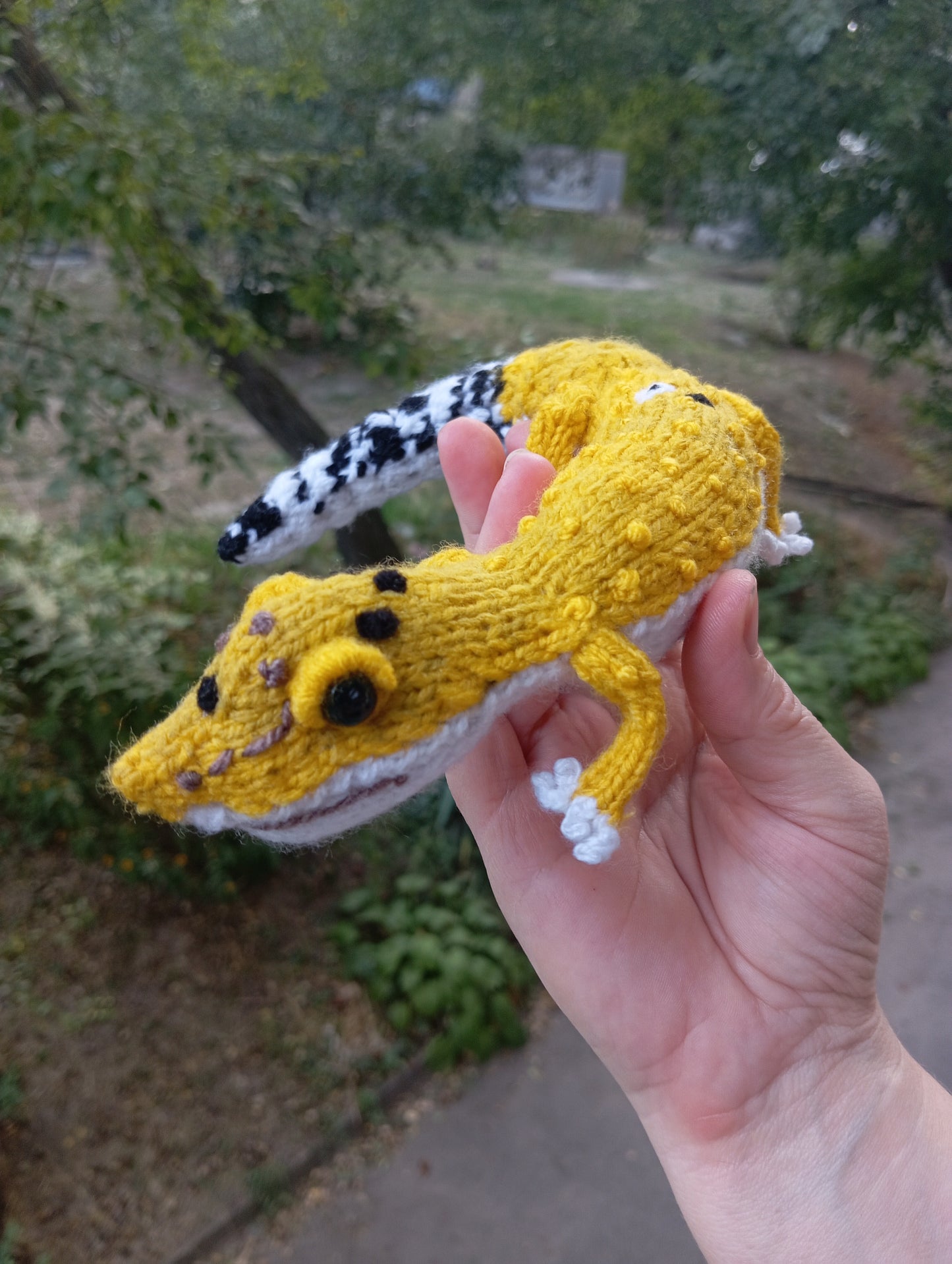 Adorable yellow gecko toy