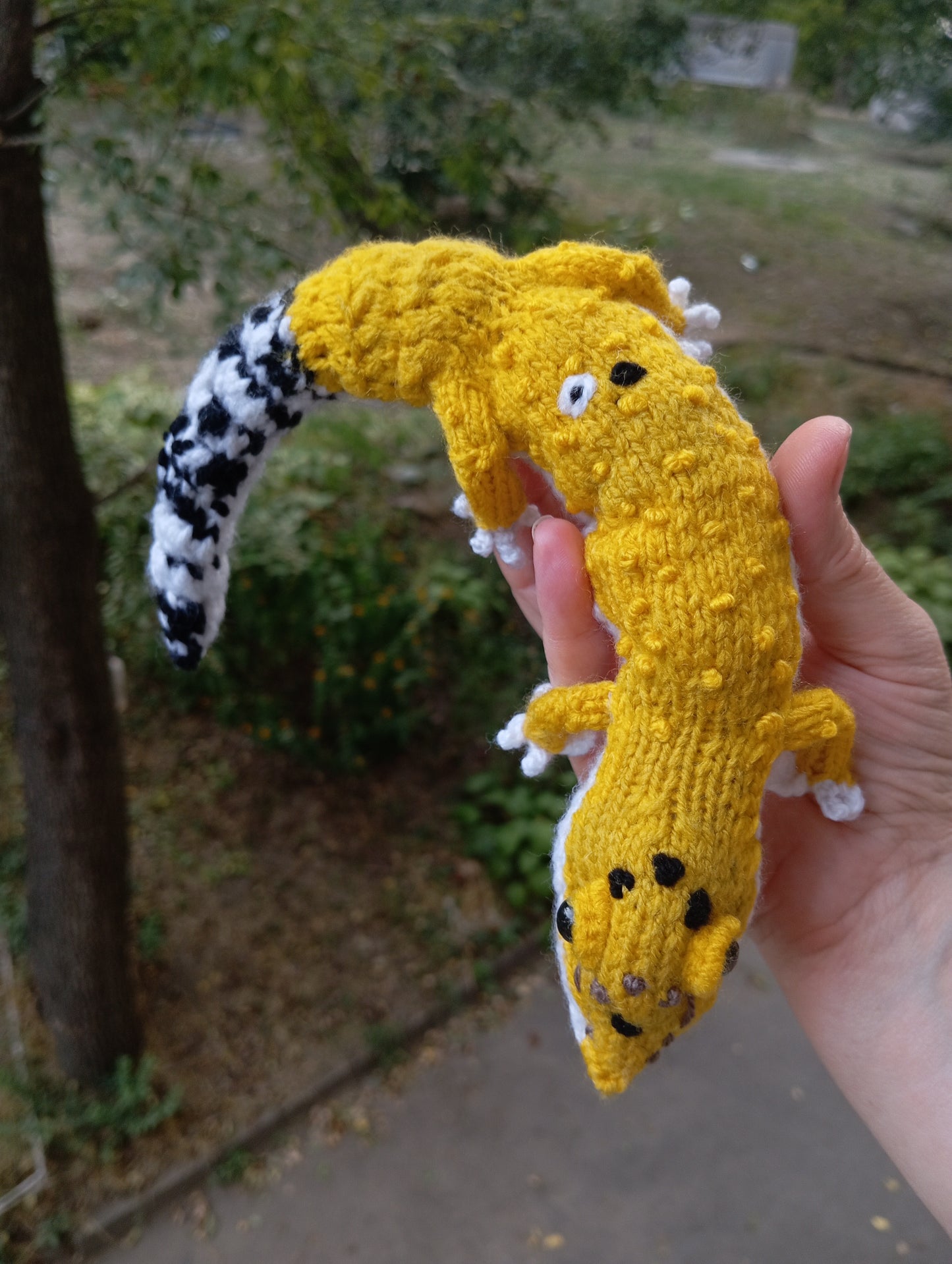 Adorable yellow gecko toy