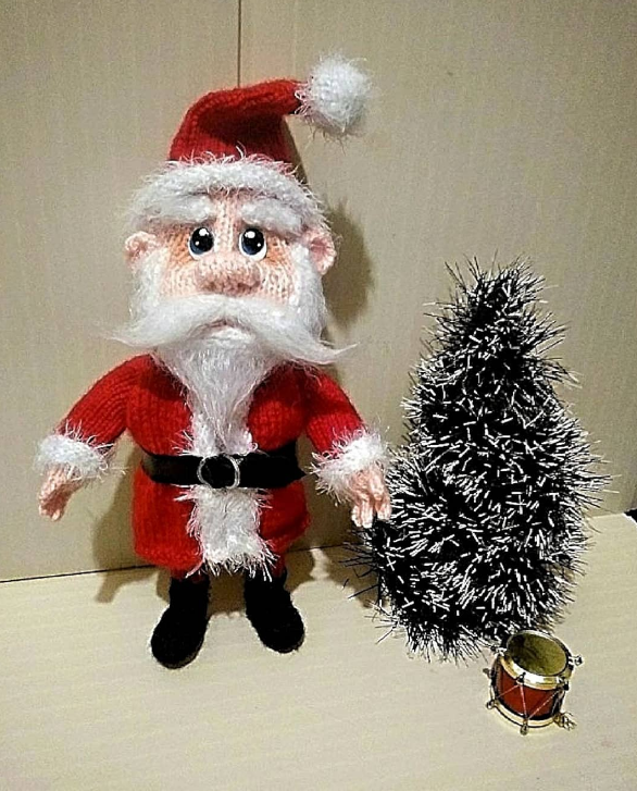 Santa Claus knitted figurine