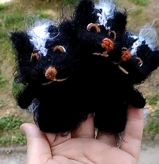 Skunk finger puppet set